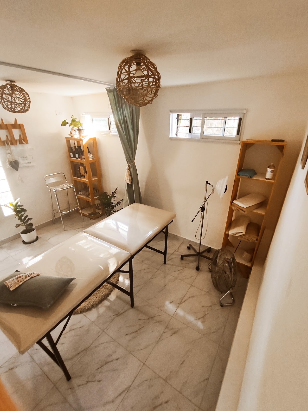 Cabina de masaje cálida y serena en Masajes y Bienestar Ituzaingó